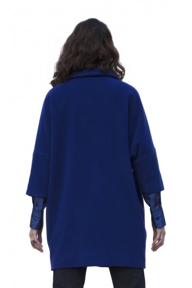 Oversize coat with 3-4 sleeves